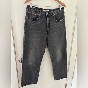 Levi’s Ribcage Straight Ankle - sz 31 EUC